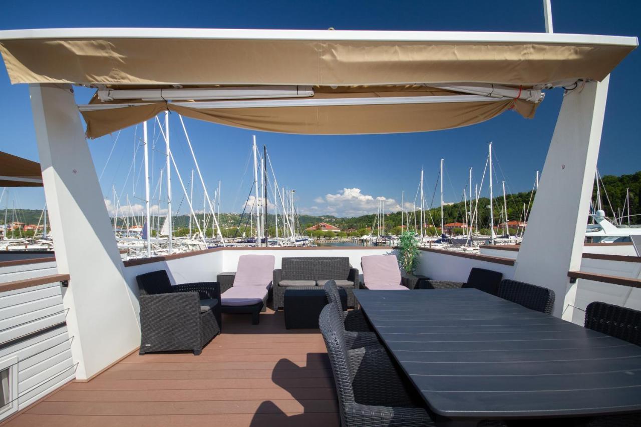 Bamboo Floating House Portoroz Lägenhet Exteriör bild